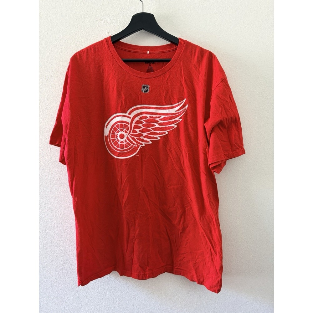 Detroit Red Wings Dylan Larkin #71 Red Hockey Player T-Shirt Men's Size XL